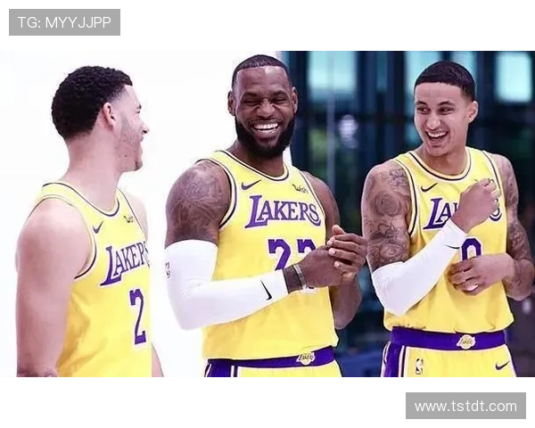 湖人逆转勇士詹姆斯轰三双率队取胜库里空砍四十三分惜败