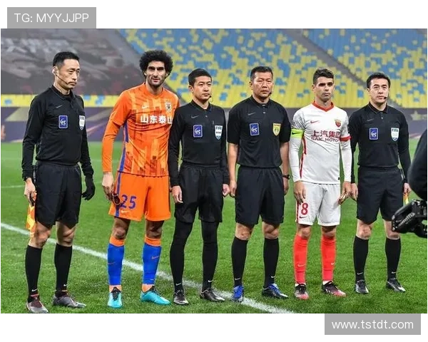 西汉姆联足球俱乐部历史文化与城市精神传承及球迷情感纽带探究