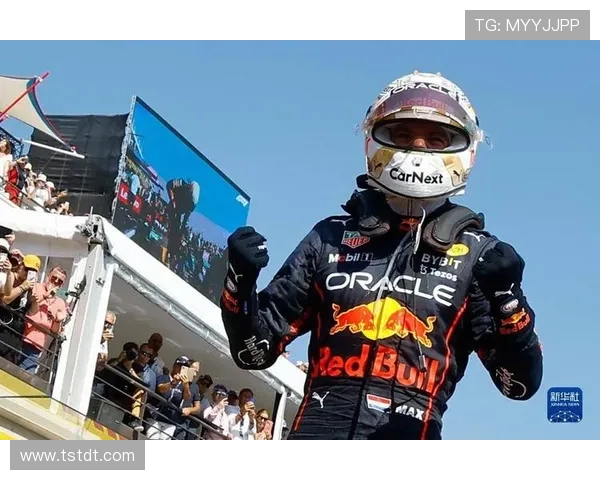 F1赛季精彩回顾：梅赛德斯与红牛激烈对决 维斯塔潘再度问鼎冠军