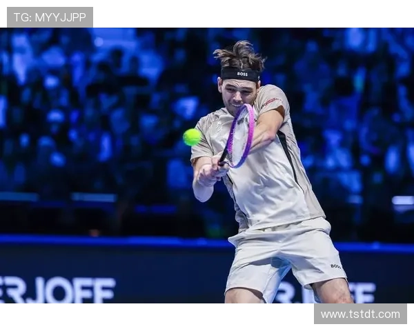 全球网球赛季震撼开幕 大师赛激战正酣 年轻球员崭露头角