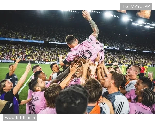 梅西加盟国际迈阿密后首次亮相赛场带领球队逆转胜利