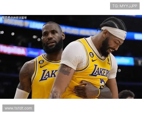 湖人队迎来新赛季阵容调整 詹姆斯与戴维斯重返巅峰状态引关注