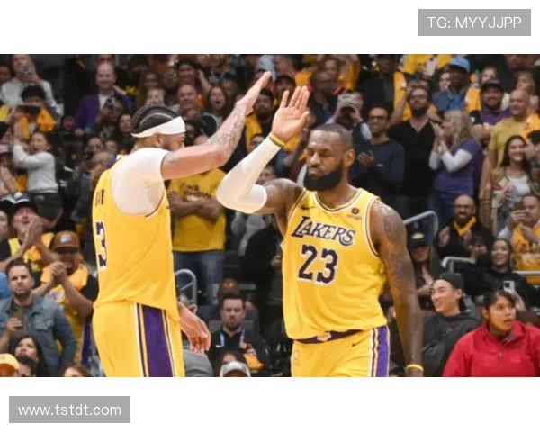 詹姆斯复出助湖人迎来连胜 赛季初期表现惊艳球迷