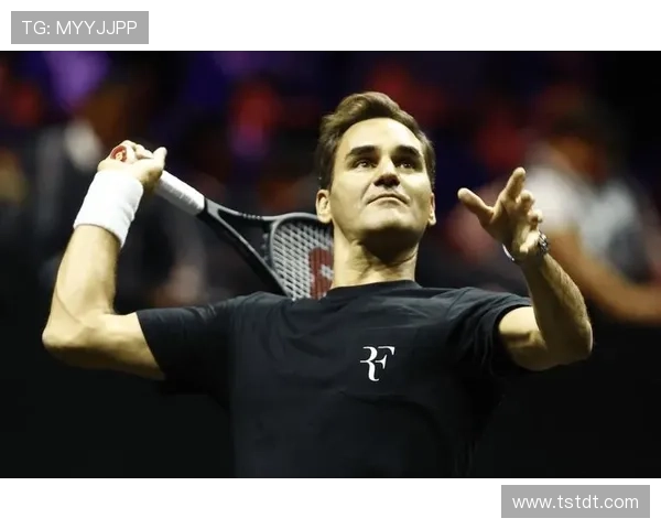 费德勒再度亮相慈善赛场展现优雅球风引发球迷热烈讨论