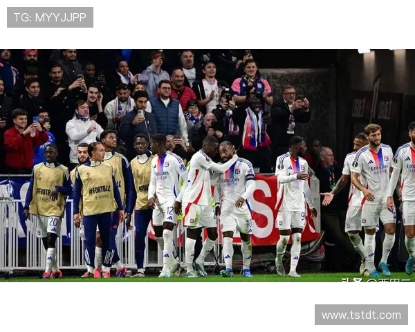 里昂俱乐部历史辉煌与现代化转型的完美结合探索